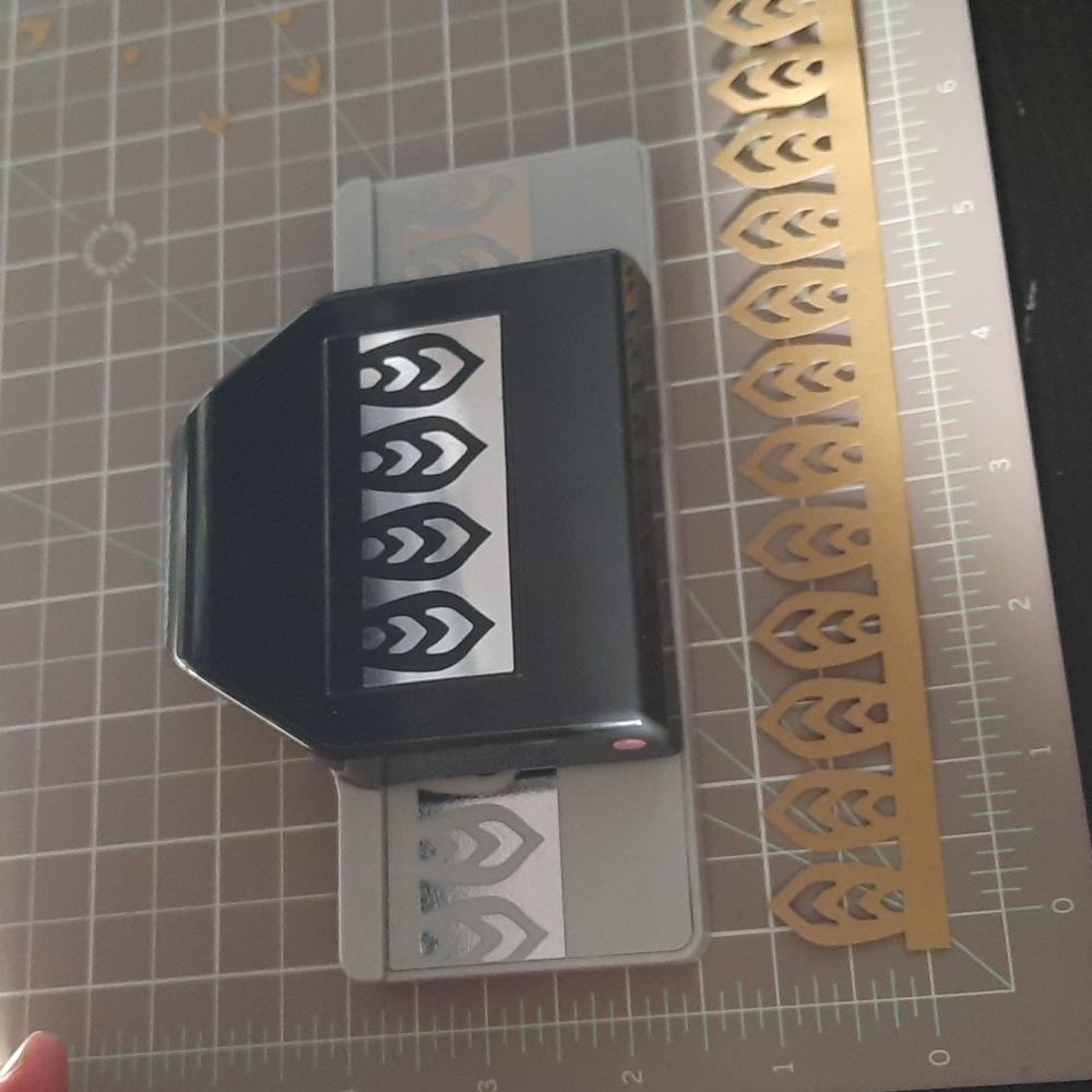 Modern leaf pattern border paper punch